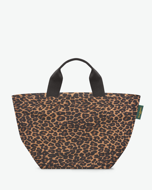 Packshot of a 1027F tote bag with short polyprop handle and a zipper and an inside pocket. The bag is made of printed nylon in a medium size. Sac cabas a poignees courtes en nylon imprime dans un format M
