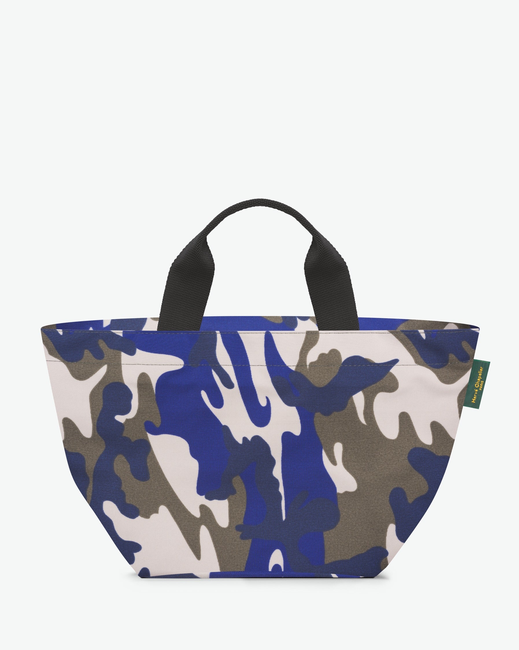 Packshot of a 1027F tote bag with short polyprop handle and a zipper and an inside pocket. The bag is made of printed nylon in a medium size. Sac cabas a poignees courtes en nylon imprime dans un format M