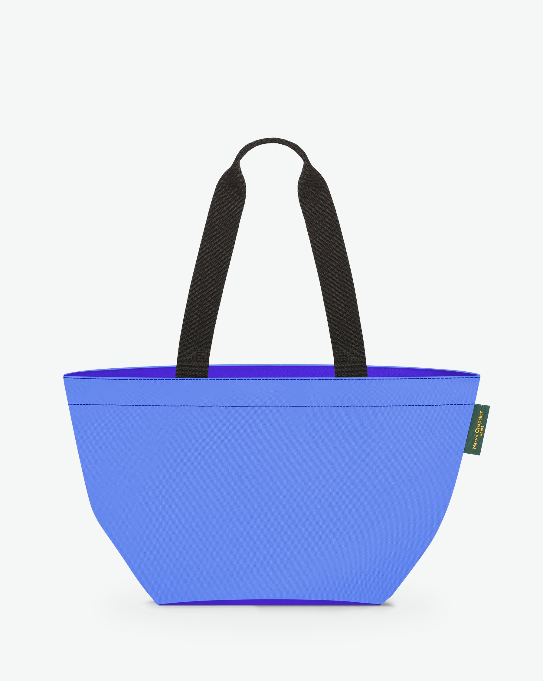 Sac cabas porté épaule de couleur en nylon bicolore, à fond carré et dans un format M. Présence d'un double zip, d'anses longues noires en polypropylène, et d'une étiquette de marque verte.