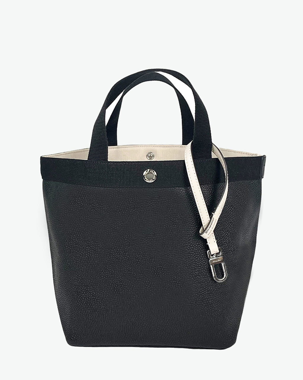 Packshot of a 1660L lanyard accessory to put on Hervé Chapelier bags and charms. The lanyard is made of leather in a small size. Lanière en cuir taille S à ajouter aux sacs et charms Hervé Chapelier