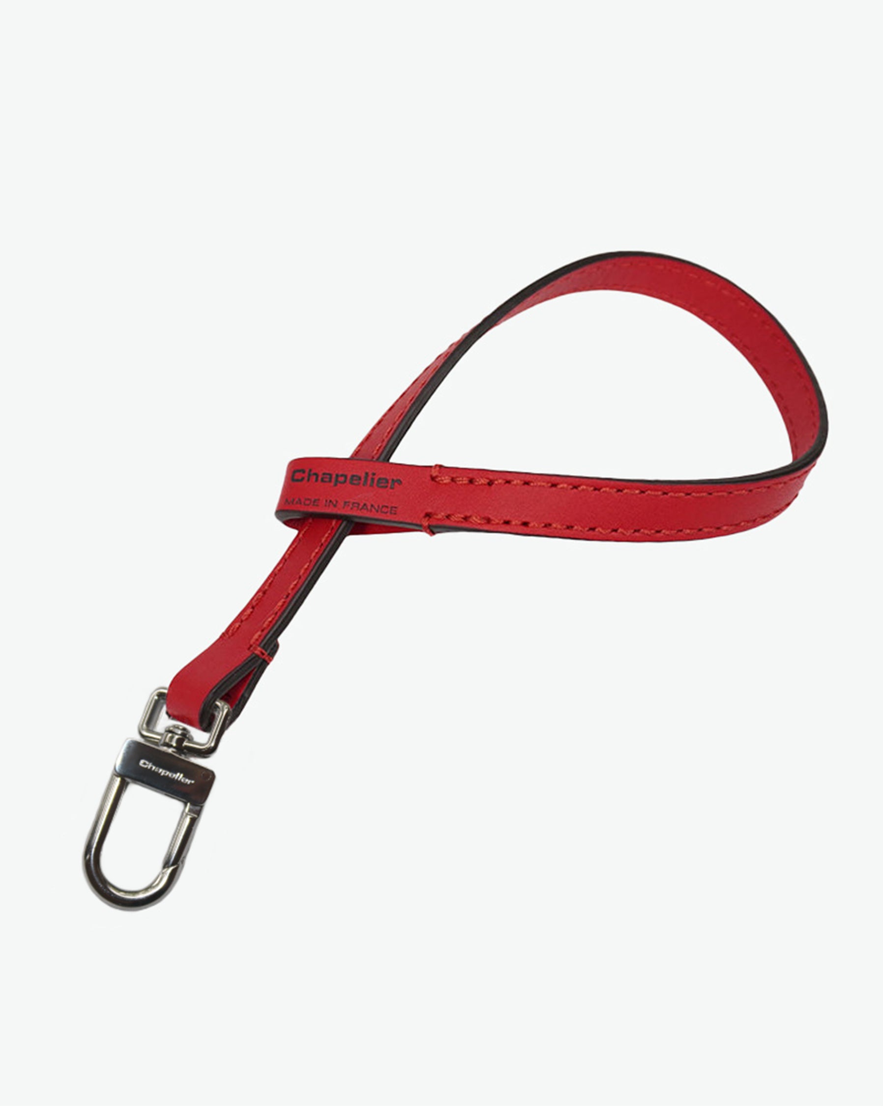 Packshot of a 1660L lanyard accessory to put on Hervé Chapelier bags and charms. The lanyard is made of leather in a small size. Lanière en cuir taille S à ajouter aux sacs et charms Hervé Chapelier
