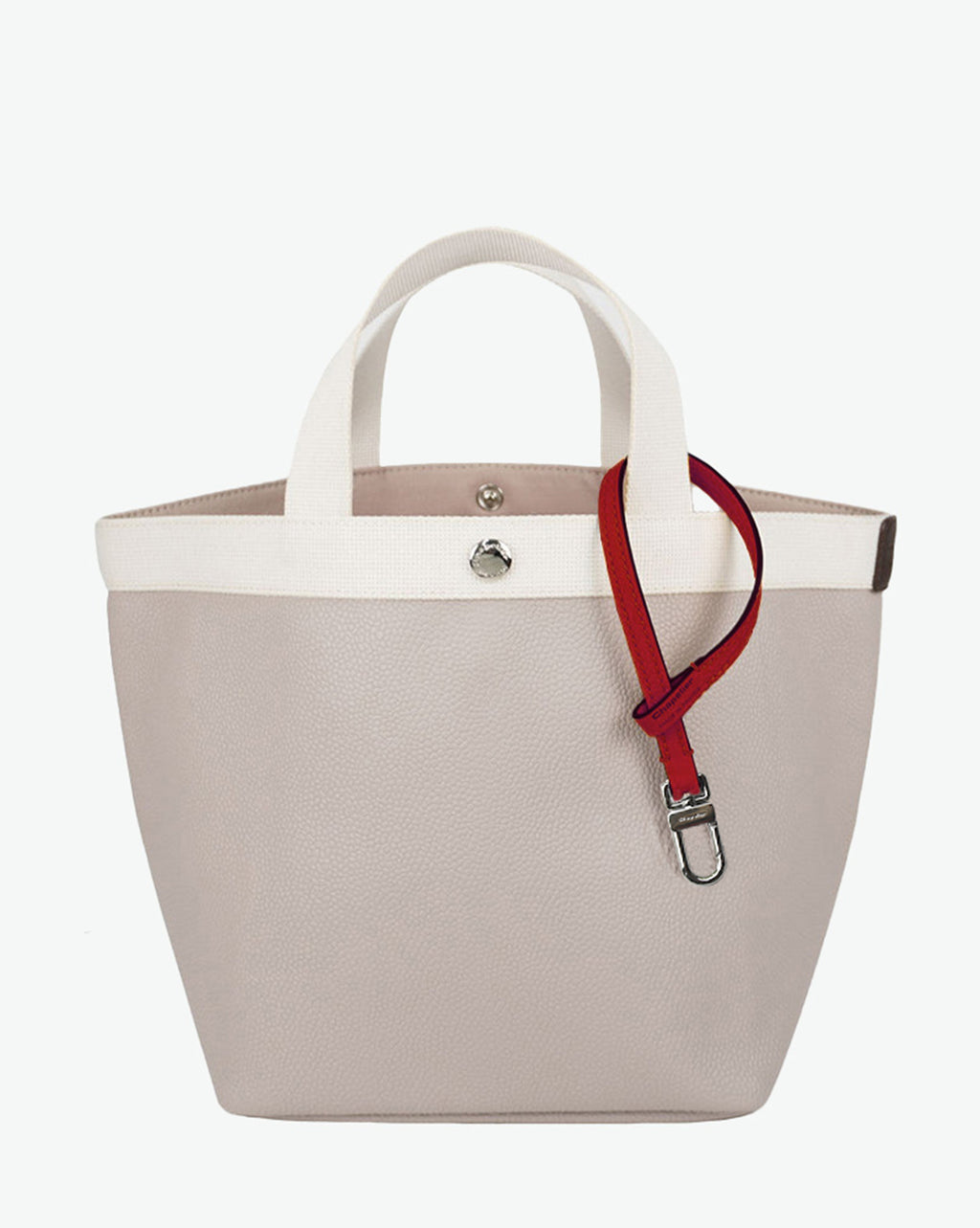 Packshot of a 1660L lanyard accessory to put on Hervé Chapelier bags and charms. The lanyard is made of leather in a small size. Lanière en cuir taille S à ajouter aux sacs et charms Hervé Chapelier
