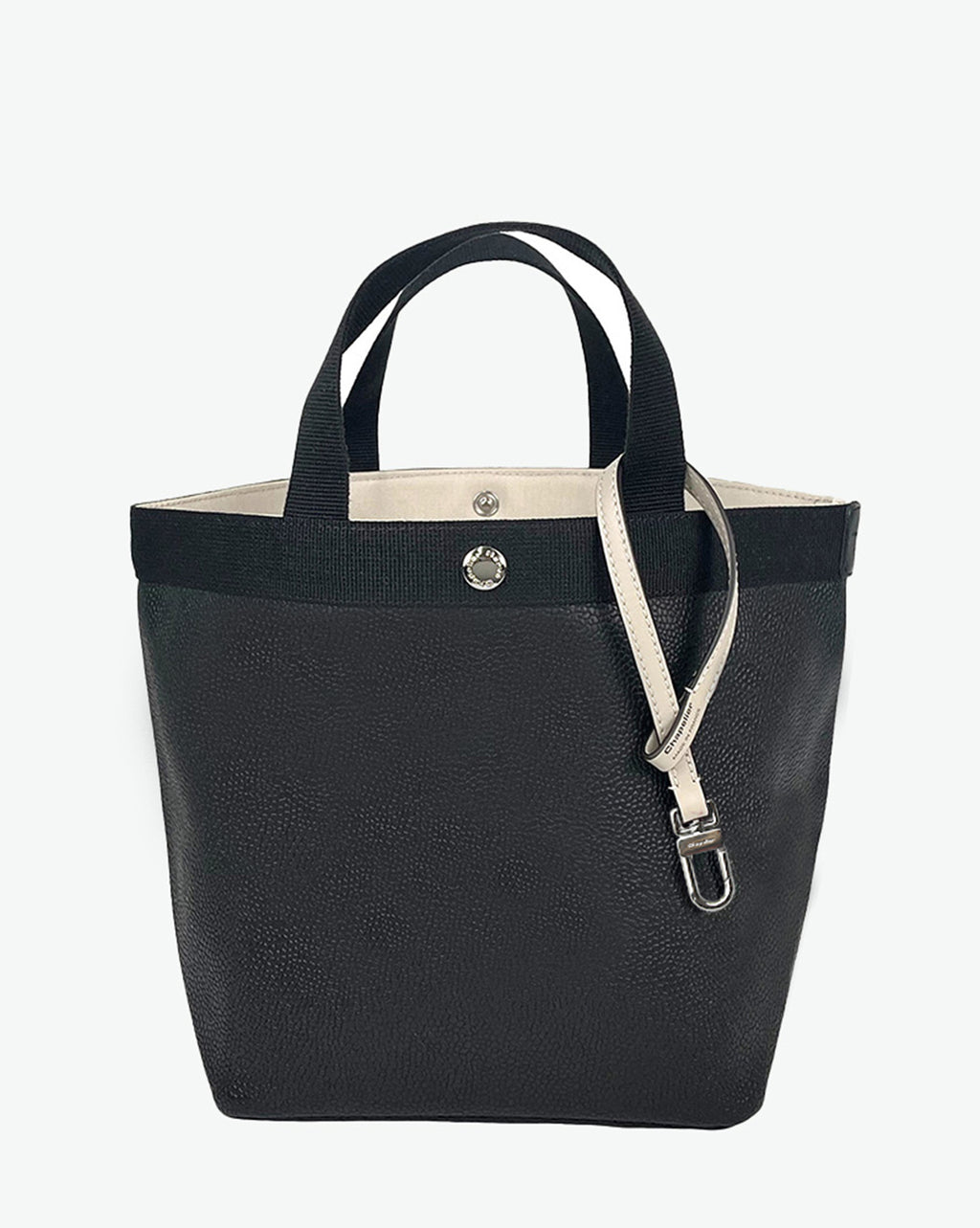 Packshot of a 1660L lanyard accessory to put on Hervé Chapelier bags and charms. The lanyard is made of leather in a small size. Lanière en cuir taille S à ajouter aux sacs et charms Hervé Chapelier