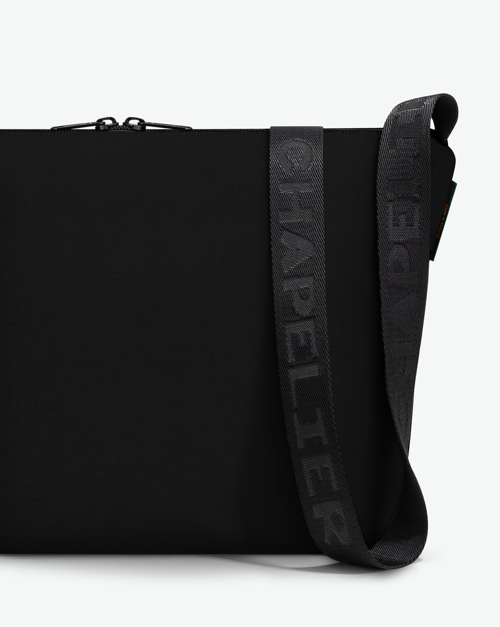 Packshot of a 1754CJQ shoulder crossbody bag with a large and long labeled “Chapelier” handle in polyamide The bag is made of solid polyamide, in a rectangular size Sac bandouliere epaule en nylon uni taille L