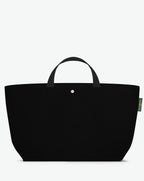Packshot of a 1838C travel bag rectangular bottom with short polycotton handles and a zipper and an inside pocket. This extra-large bag is made of polyamide. Sac cabas a poignees courtes en polyamide uni format XL