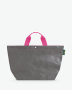 Sac cabas marché coloré en polypropylène, à fond rectangulaire et dans une taille M, aux poignées courtes de couleur en polyamide et à l'œillet décoratif.
