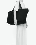 Packshot of a 2839C travel bag rectangular bottom with long polycotton handles and a zipper and an inside pocket. This extra-large bag is made of solid polyamide. Sac cabas a poignees courtes en polyamide format XL