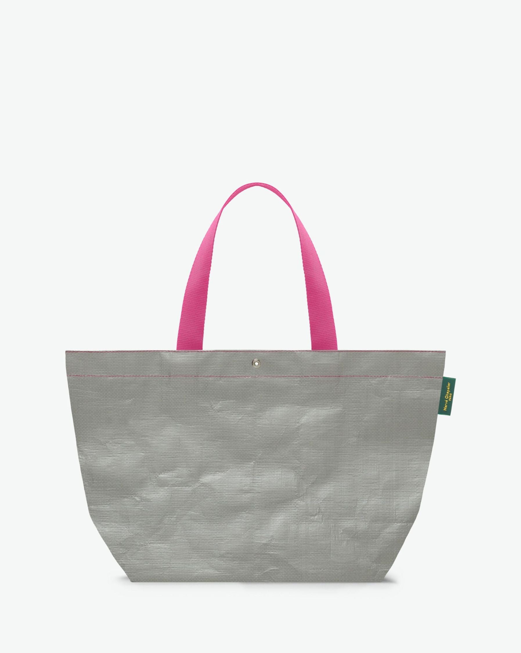 Sac cabas marché coloré en polypropylène, à fond rectangulaire et dans une taille M, aux poignées longues de couleur en polyamide et à l'œillet décoratif. Idéal pour un porté à l'épaule.