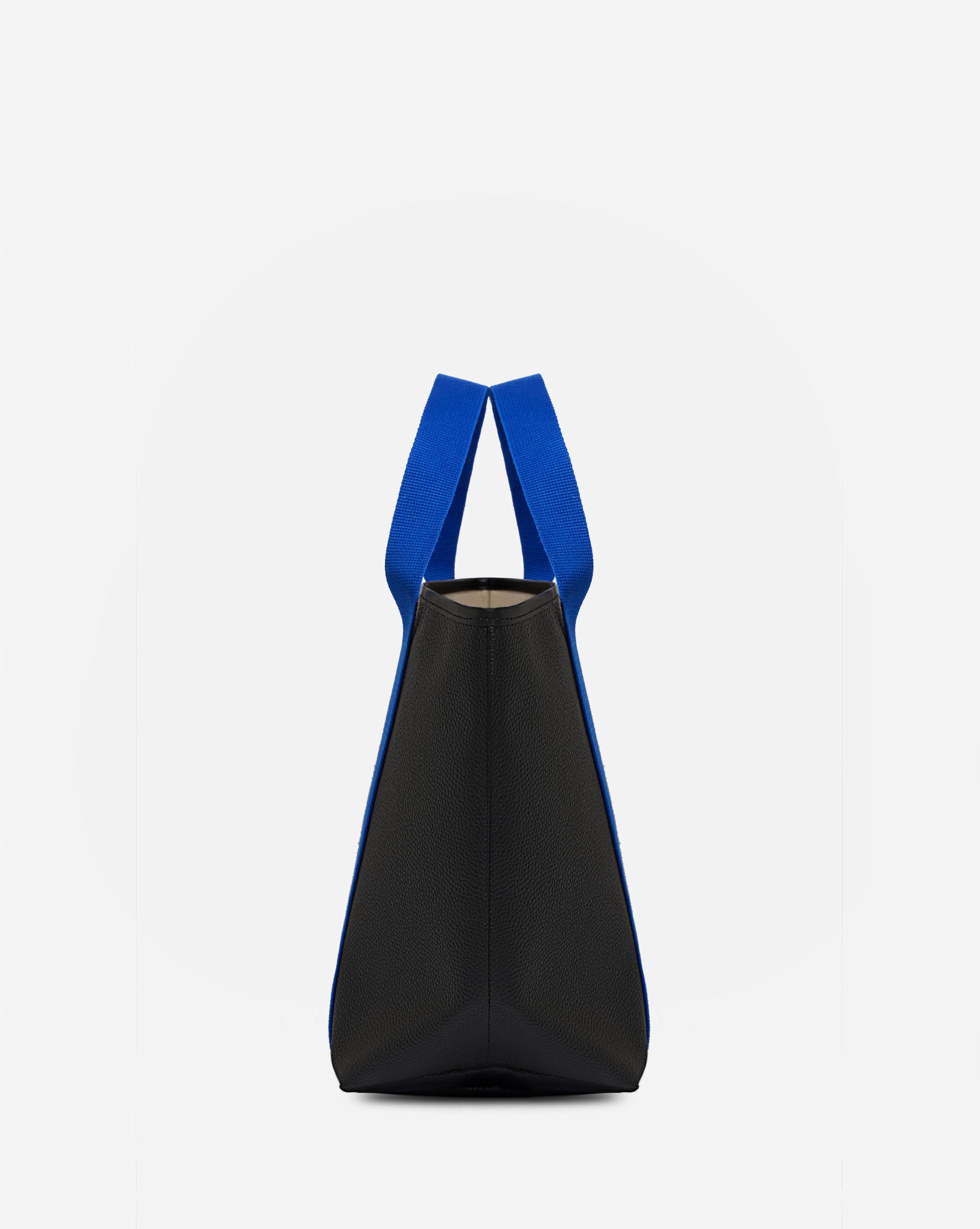 Sac à main en toile enduite grainée, à fond rectangulaire et dans une taille M, et aux poignées courtes de couleur à l'aspect coton faisant le tour du sac.