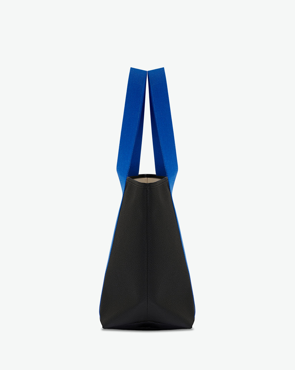 Sac porté épaule en toile enduite grainée, à fond rectangulaire et dans une taille M, et aux poignées longues de couleur à l'aspect coton faisant le tour du sac.