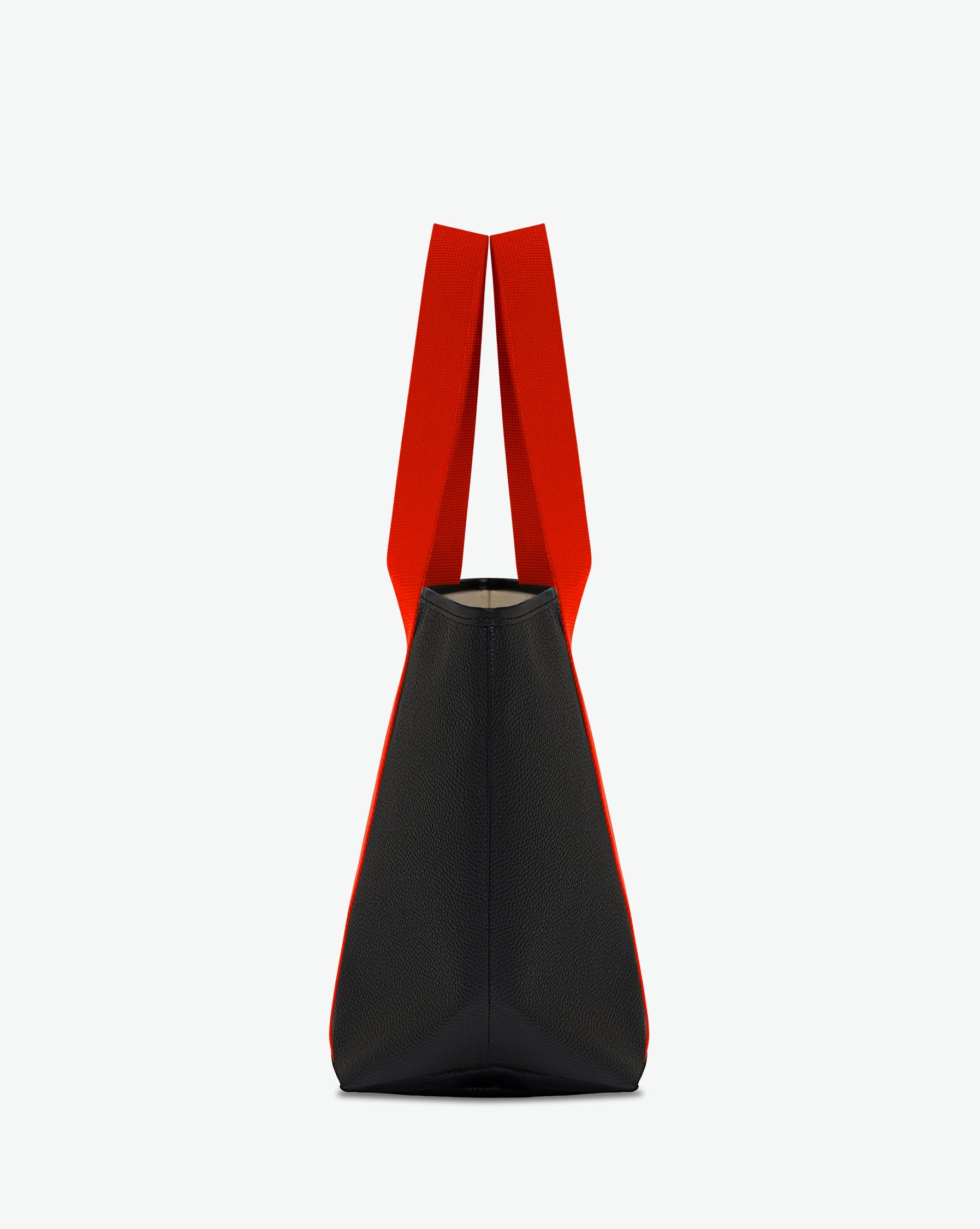 Sac porté épaule en toile enduite grainée, à fond rectangulaire et dans une taille M, et aux poignées longues de couleur à l'aspect coton faisant le tour du sac.