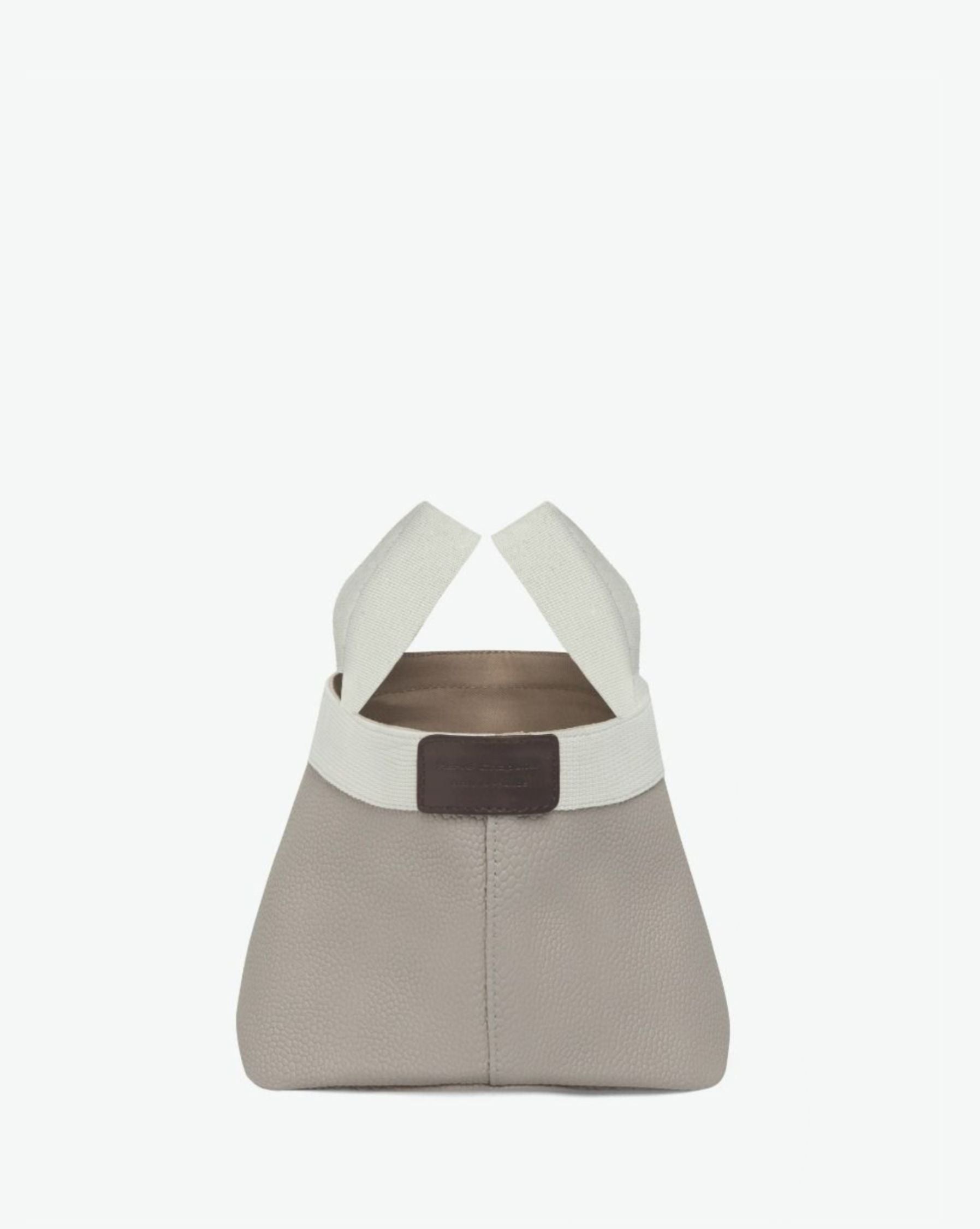 Sac à main en toile enduite grainée en taille S, au fond carré et aux poignées courtes de couleur à l'aspect coton, ainsi qu'à la poche intérieure avec bouton pression.