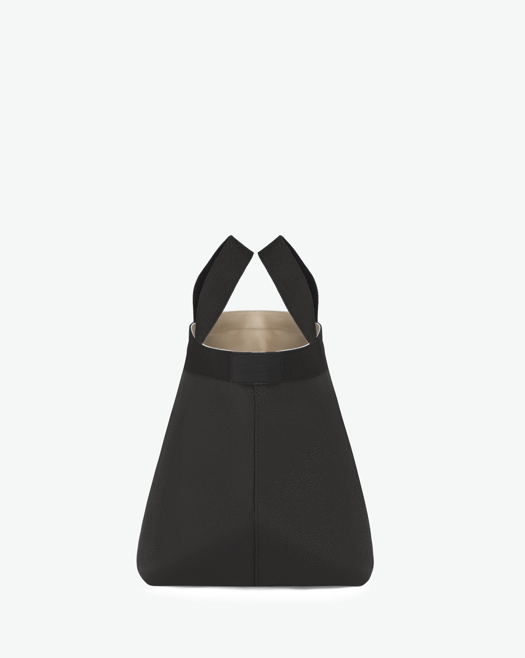 Sac à main en toile enduite grainée en taille M, au fond carré et aux poignées courtes de couleur à l'aspect coton, ainsi qu'à la poche intérieure avec bouton pression.