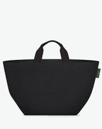 Packshot of a 848C travel bag square bottom with short polycotton handles and a zipper and an inside pocket. This extra-large bag is made of solid polyamide. Sac cabas a poignees courtes en polyamide uni format XL