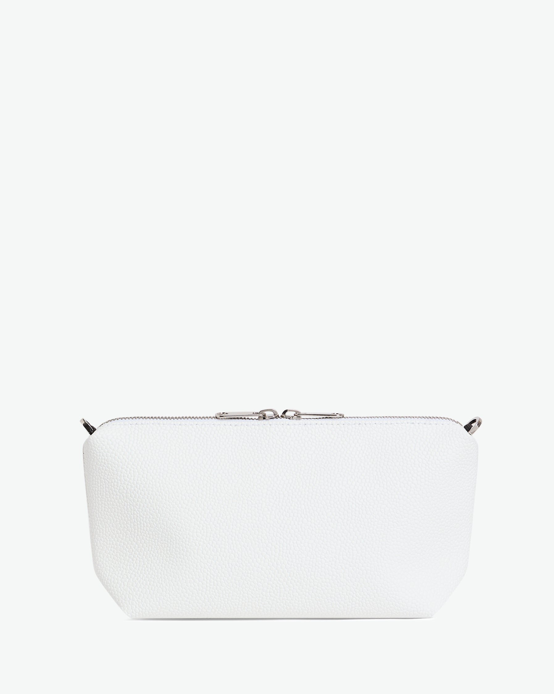 Packshot of a 8784G clutch bag pouch rectangular with a zipper and 2 rings in a small size. The tote is made of pebbled grain coated canvas. Sac pochette rectangulaire toile enduite dans une taille S