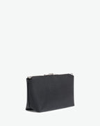 Packshot of a 8784G clutch bag pouch rectangular with a zipper and 2 rings in a small size. The tote is made of pebbled grain coated canvas. Sac pochette rectangulaire toile enduite dans une taille S