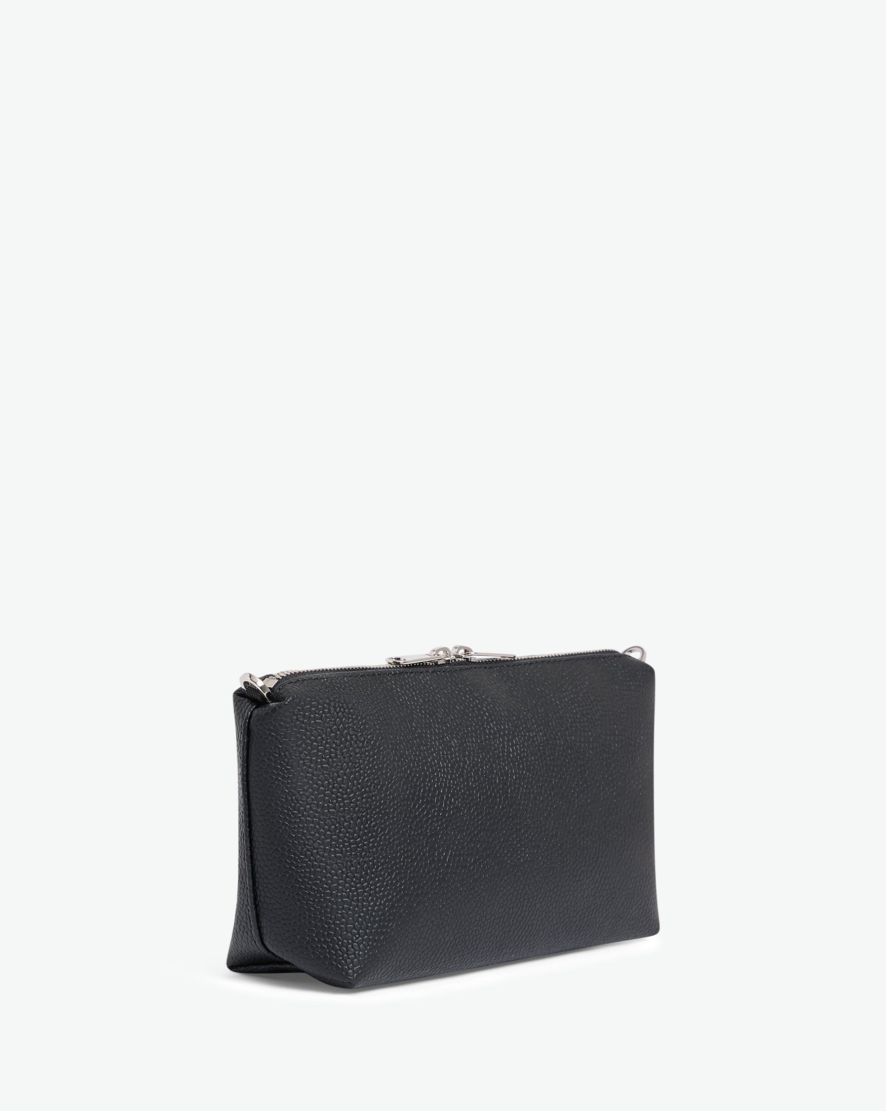 Packshot of a 8784G clutch bag pouch rectangular with a zipper and 2 rings in a small size. The tote is made of pebbled grain coated canvas. Sac pochette rectangulaire toile enduite dans une taille S