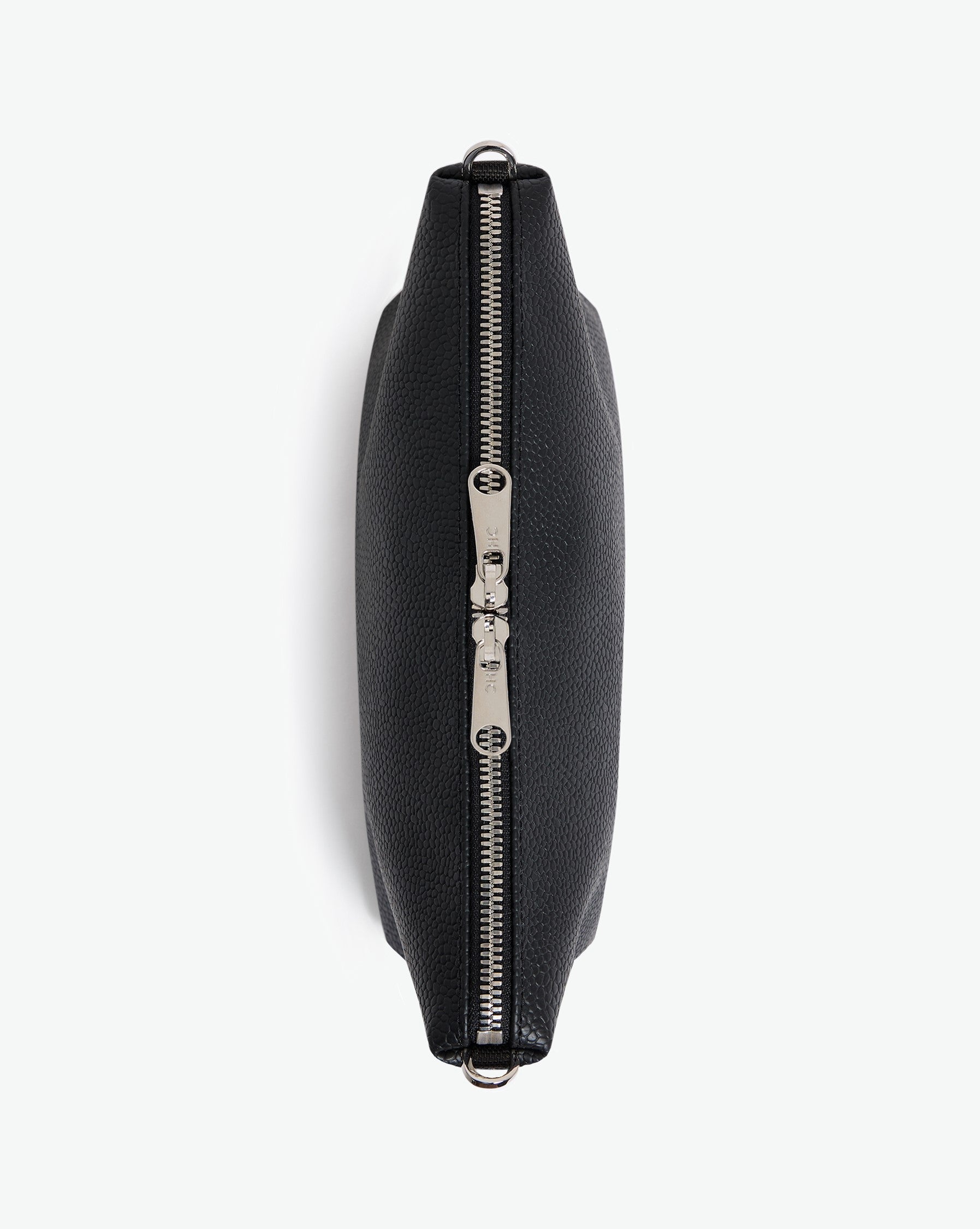 Packshot of a 8784G clutch bag pouch rectangular with a zipper and 2 rings in a small size. The tote is made of pebbled grain coated canvas. Sac pochette rectangulaire toile enduite dans une taille S