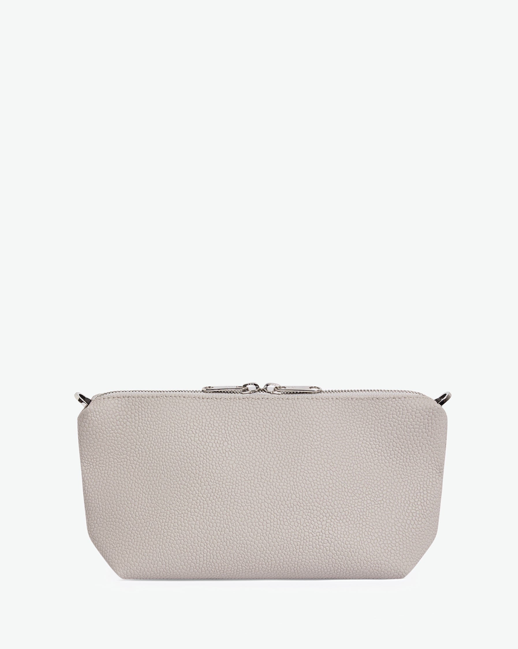 Packshot of a 8784G clutch bag pouch rectangular with a zipper and 2 rings in a small size. The tote is made of pebbled grain coated canvas. Sac pochette rectangulaire toile enduite dans une taille S