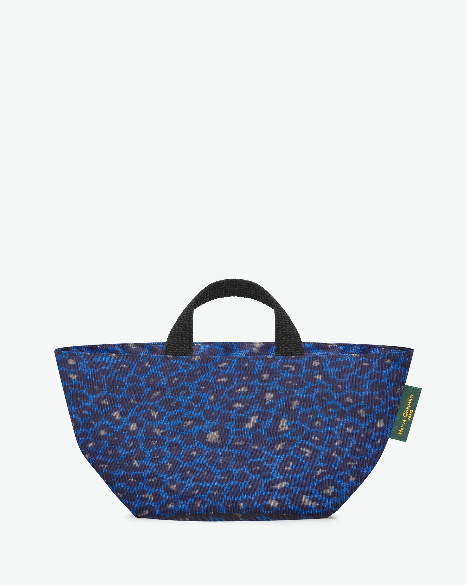 Packshot of a 901F tote bag with short polyprop handles and a zipper. The bag is made of nylon in a fancy print in a small size. Sac cabas a poignees courtes en nylon imprime dans un format S