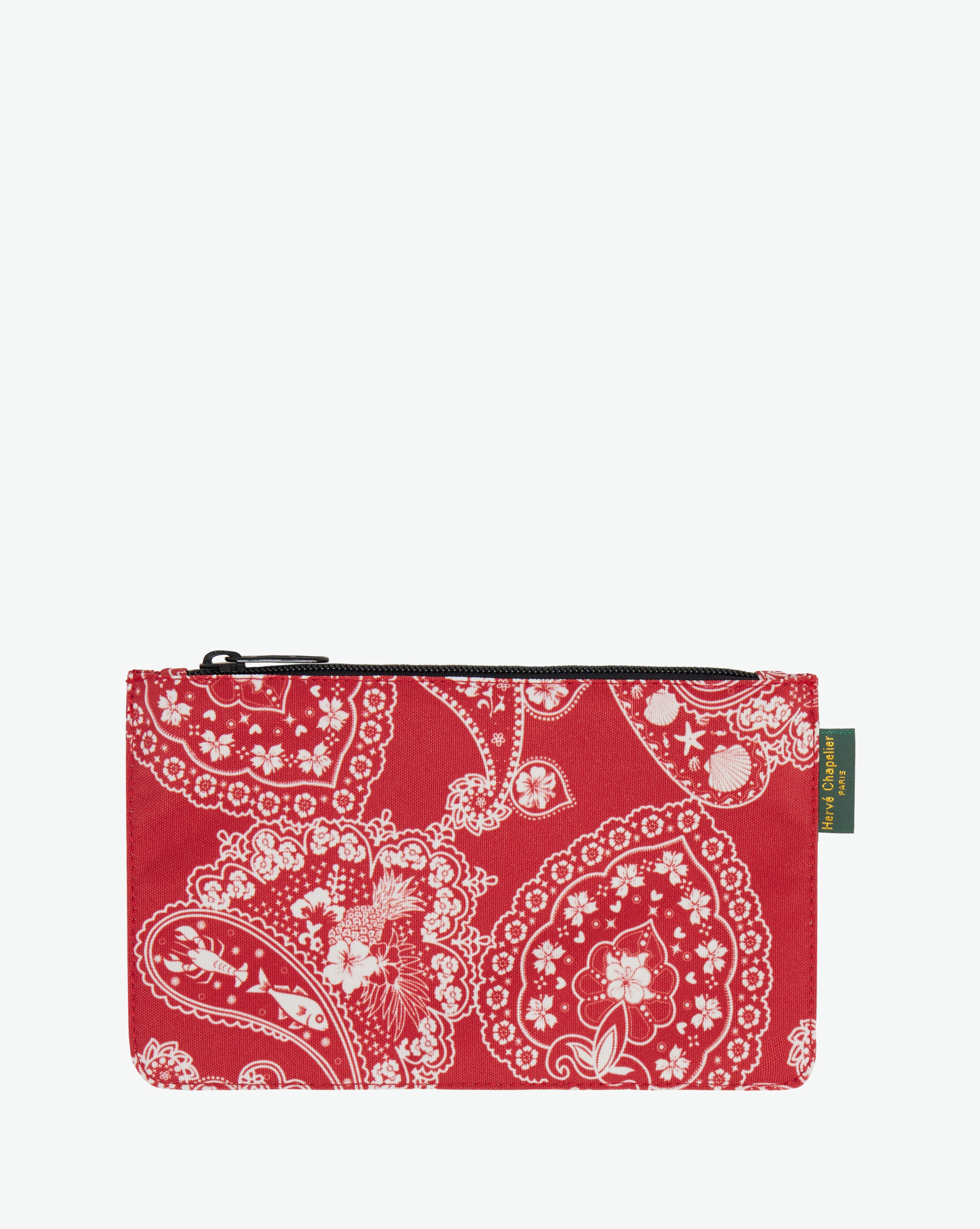 Packshot of a 902F rectangular flat pouch with a brand label sewn on right side. The pouch is made of printed nylon in an extra-small size. Pochette plate en nylon imprime fantaisie dans une taille XS