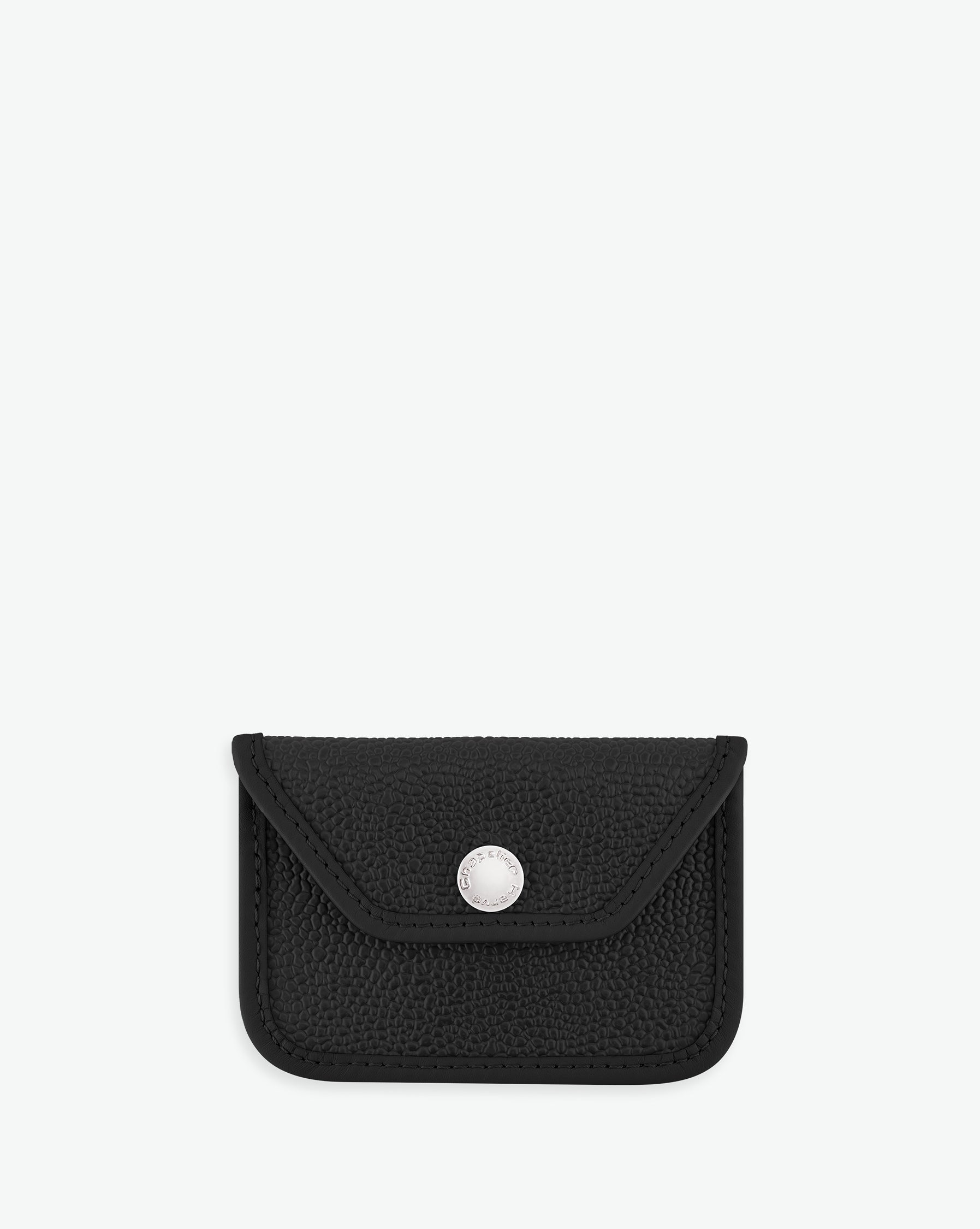 Packshot of a 905GL card holder accessory with a snap button and one inside pocket. The card holder is made of coated canvas and leather edges. Porte-cartes en toile enduite et bords en cuir dans une taille XS.