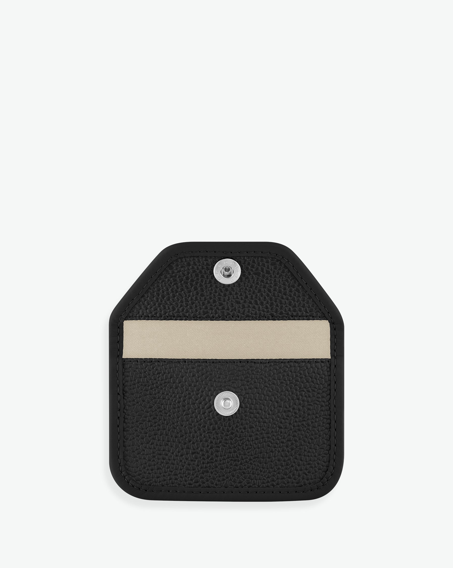Packshot of a 905GL card holder accessory with a snap button and one inside pocket. The card holder is made of coated canvas and leather edges. Porte-cartes en toile enduite et bords en cuir dans une taille XS.