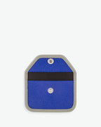 Packshot of a 905GL card holder accessory with a snap button and one inside pocket. The card holder is made of coated canvas and leather edges. Porte-cartes en toile enduite et bords en cuir dans une taille XS.