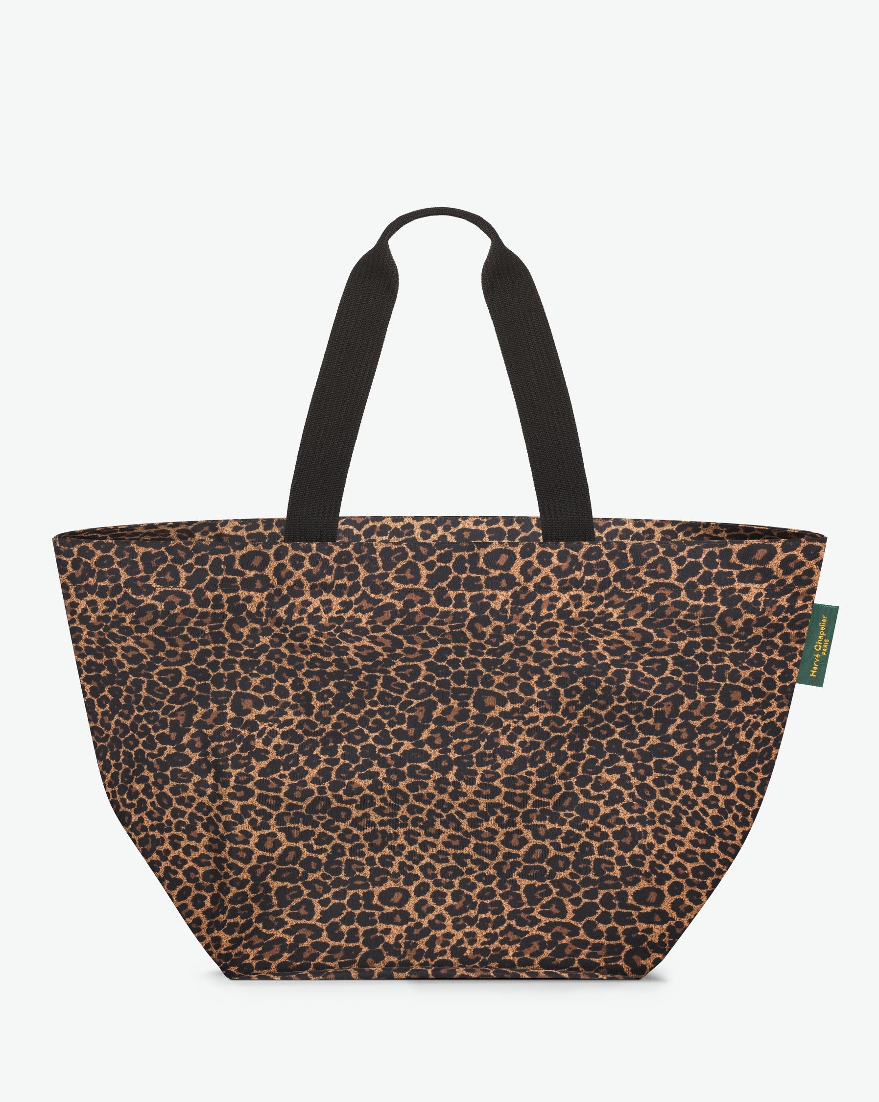 Packshot of a 913F shopping bag with long polyprop handles and a zipper and an inside pocket. The bag is made of printed nylon in a extra-large size. Sac cabas a poignees longues en nylon imprime dans un formatX L