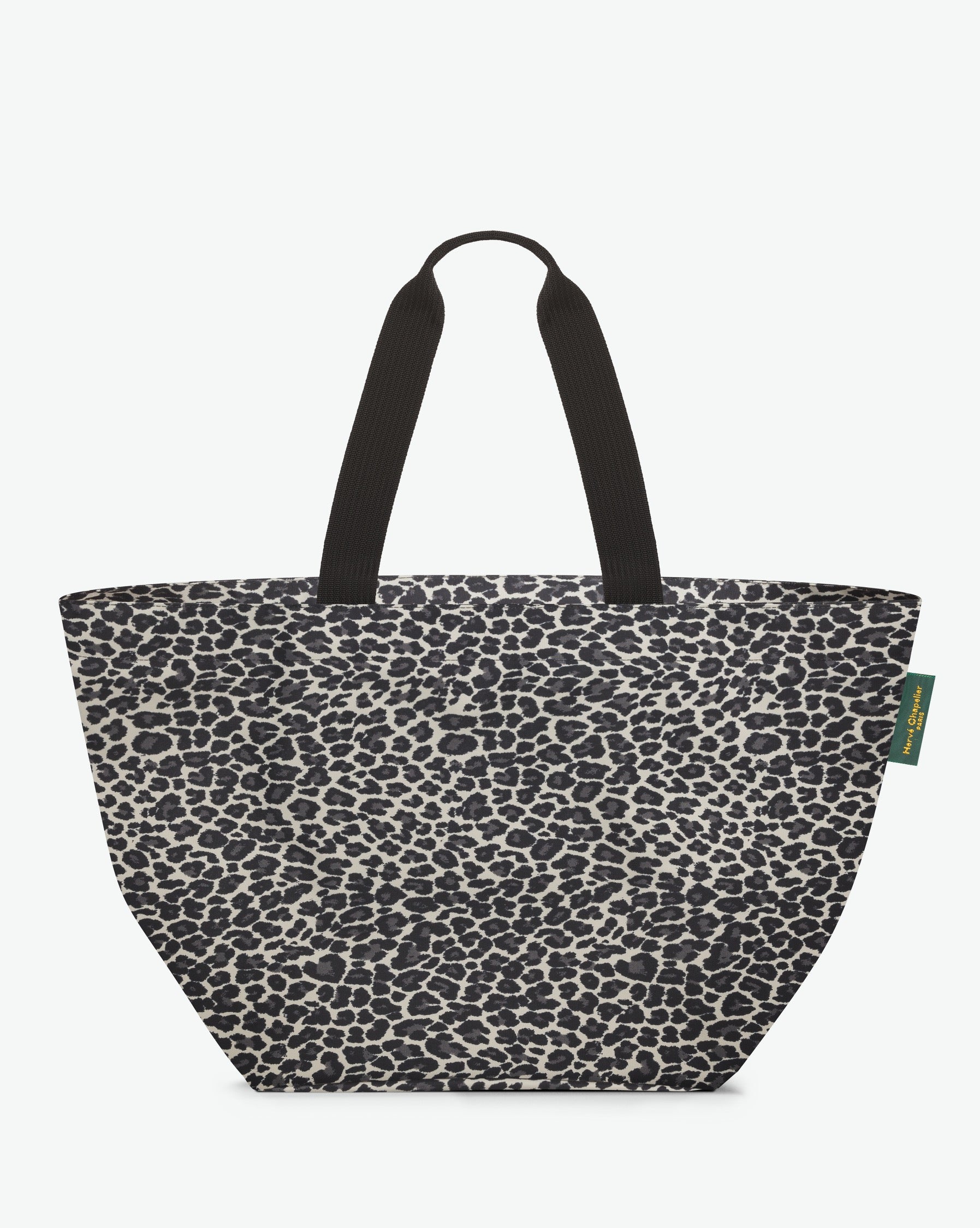 Packshot of a 913F shopping bag with long polyprop handles and a zipper and an inside pocket. The bag is made of printed nylon in a extra-large size. Sac cabas a poignees longues en nylon imprime dans un formatX L