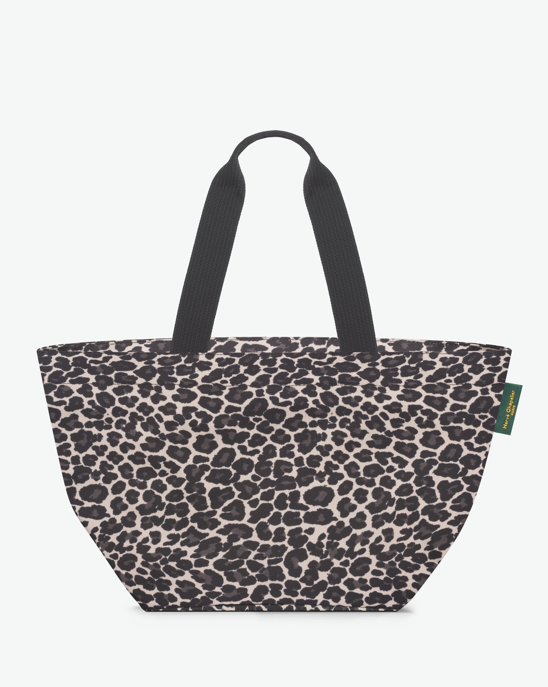 Packshot of a 925F shopping bag with long polyprop handles and a zipper and an inside pocket. The bag is made of nylon in a fancy print in a large size. Sac cabas a poignees longues en nylon imprime dans un format L