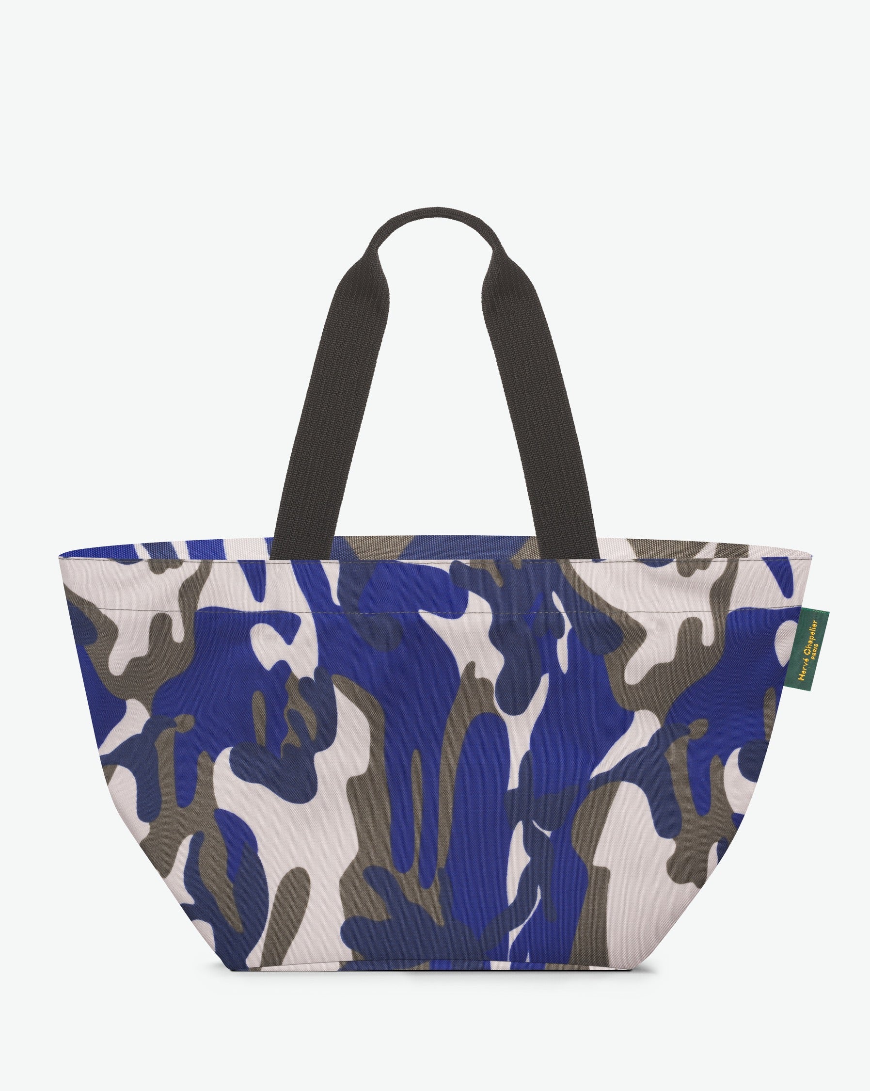 Packshot of a 925F shopping bag with long polyprop handles and a zipper and an inside pocket. The bag is made of nylon in a fancy print in a large size. Sac cabas a poignees longues en nylon imprime dans un format L