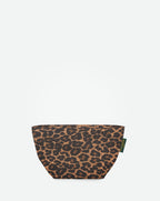 Packshot of a 927F mini tote with a square bottom and a zipper. The tote is made of printed nylon in an extra-small size. Mini cabas en nylon imprime fantaisie dans une taille XS