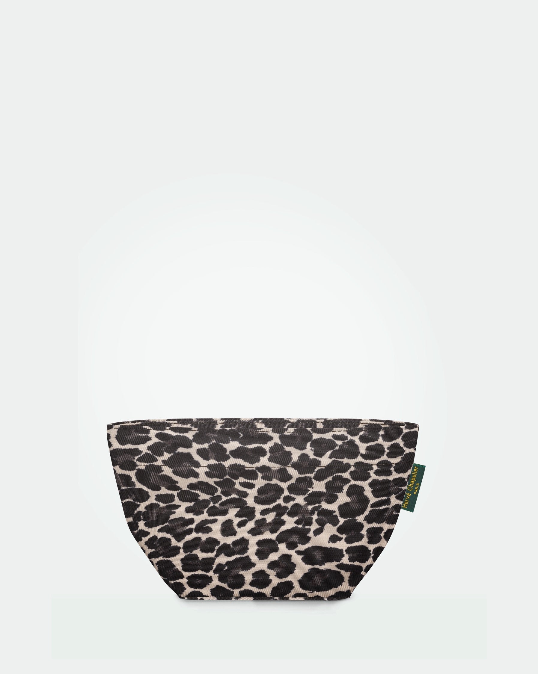 Packshot of a 927F mini tote with a square bottom and a zipper. The tote is made of printed nylon in an extra-small size. Mini cabas en nylon imprime fantaisie dans une taille XS