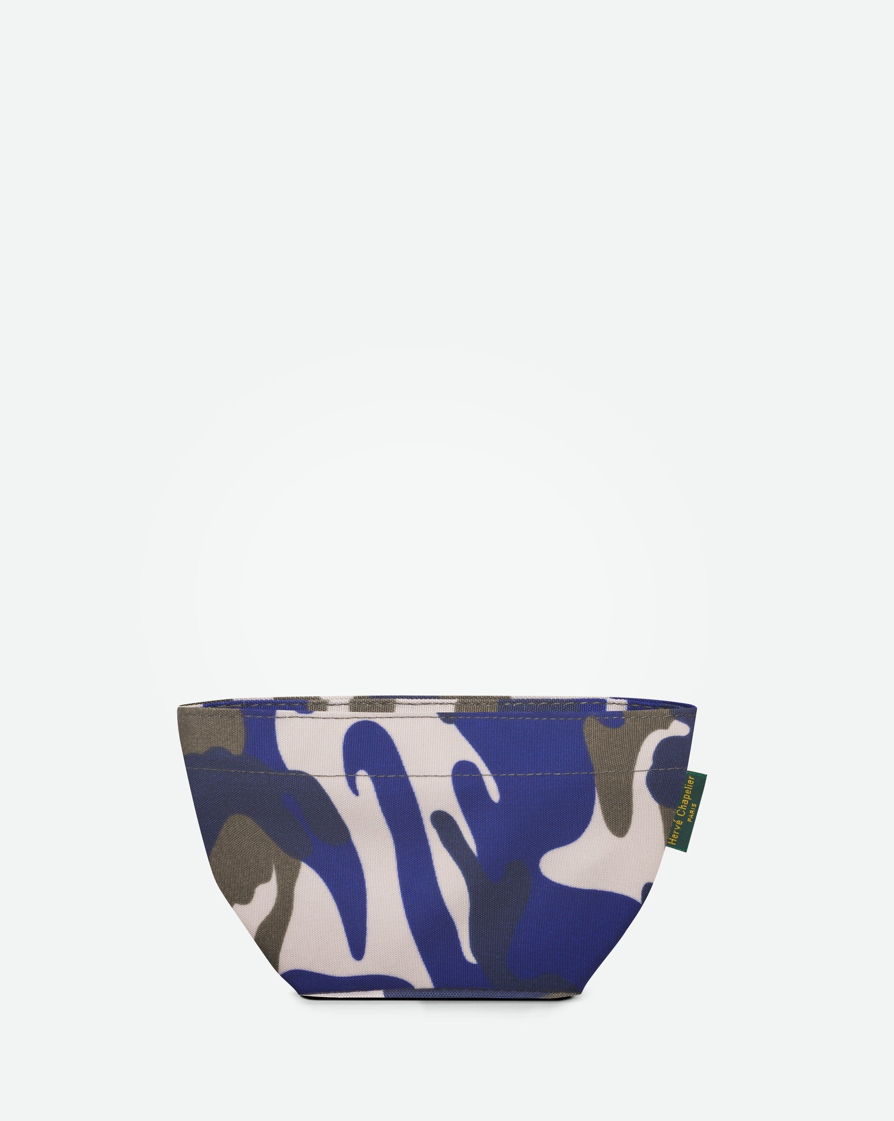 Packshot of a 927F mini tote with a square bottom and a zipper. The tote is made of printed nylon in an extra-small size. Mini cabas en nylon imprime fantaisie dans une taille XS