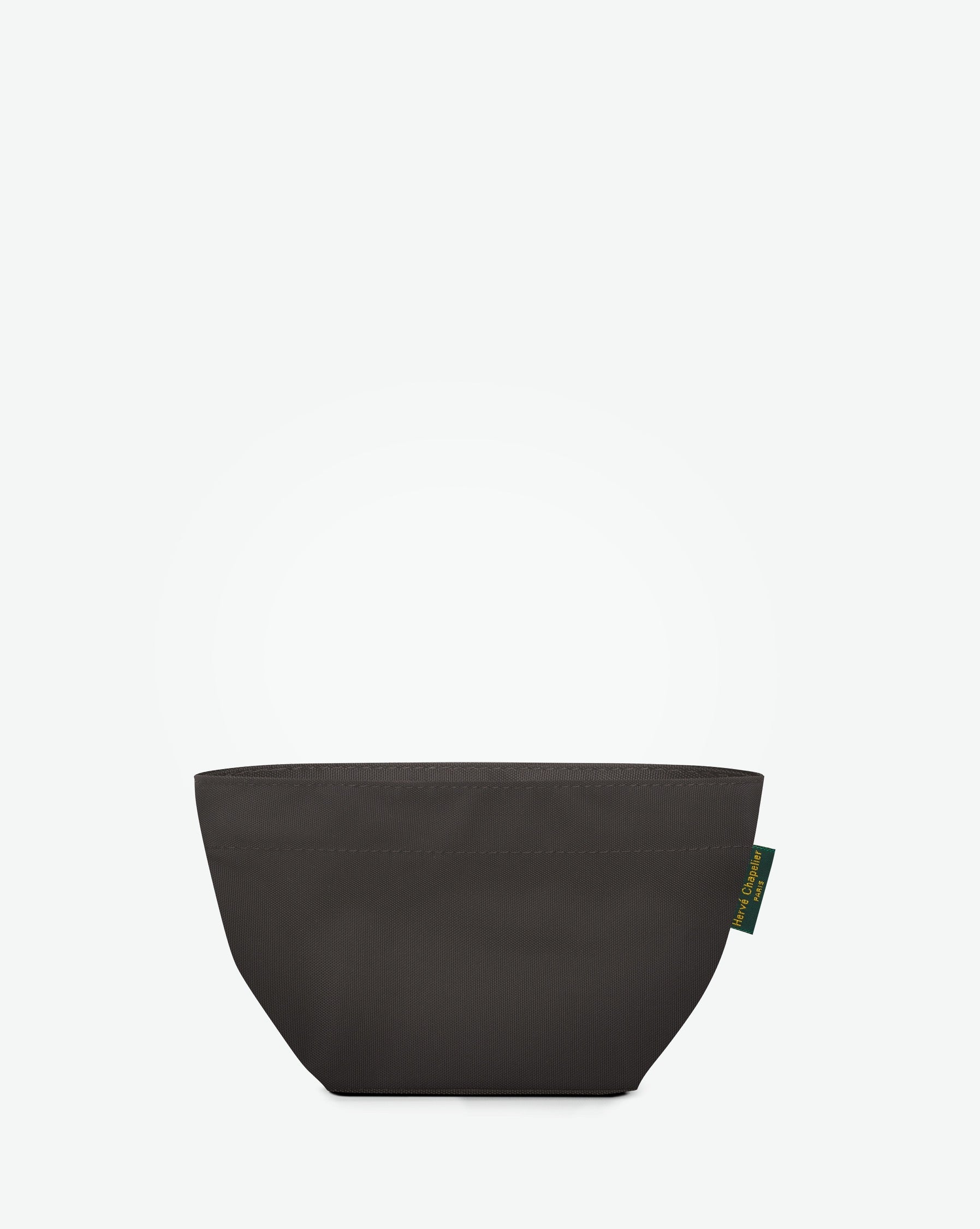 Packshot of a 927N mini tote with a square bottom and a zipper. The tote is made of solid nylon in an extra-small size. Mini cabas en nylon uni dans une taille XS