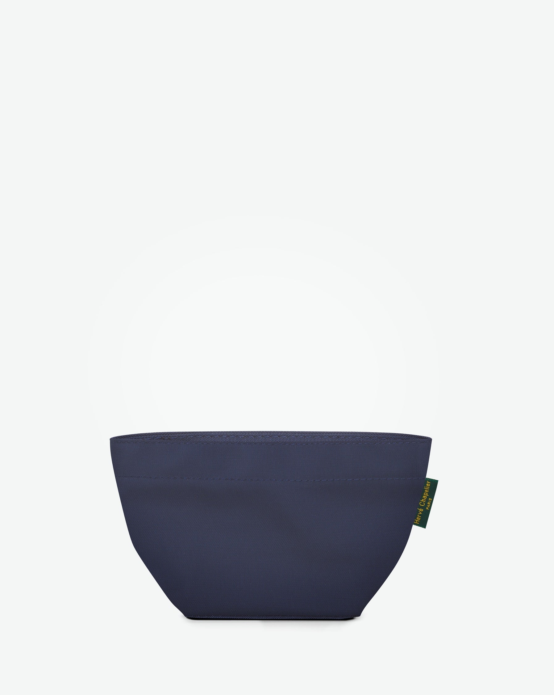 Packshot of a 927N mini tote with a square bottom and a zipper. The tote is made of solid nylon in an extra-small size. Mini cabas en nylon uni dans une taille XS