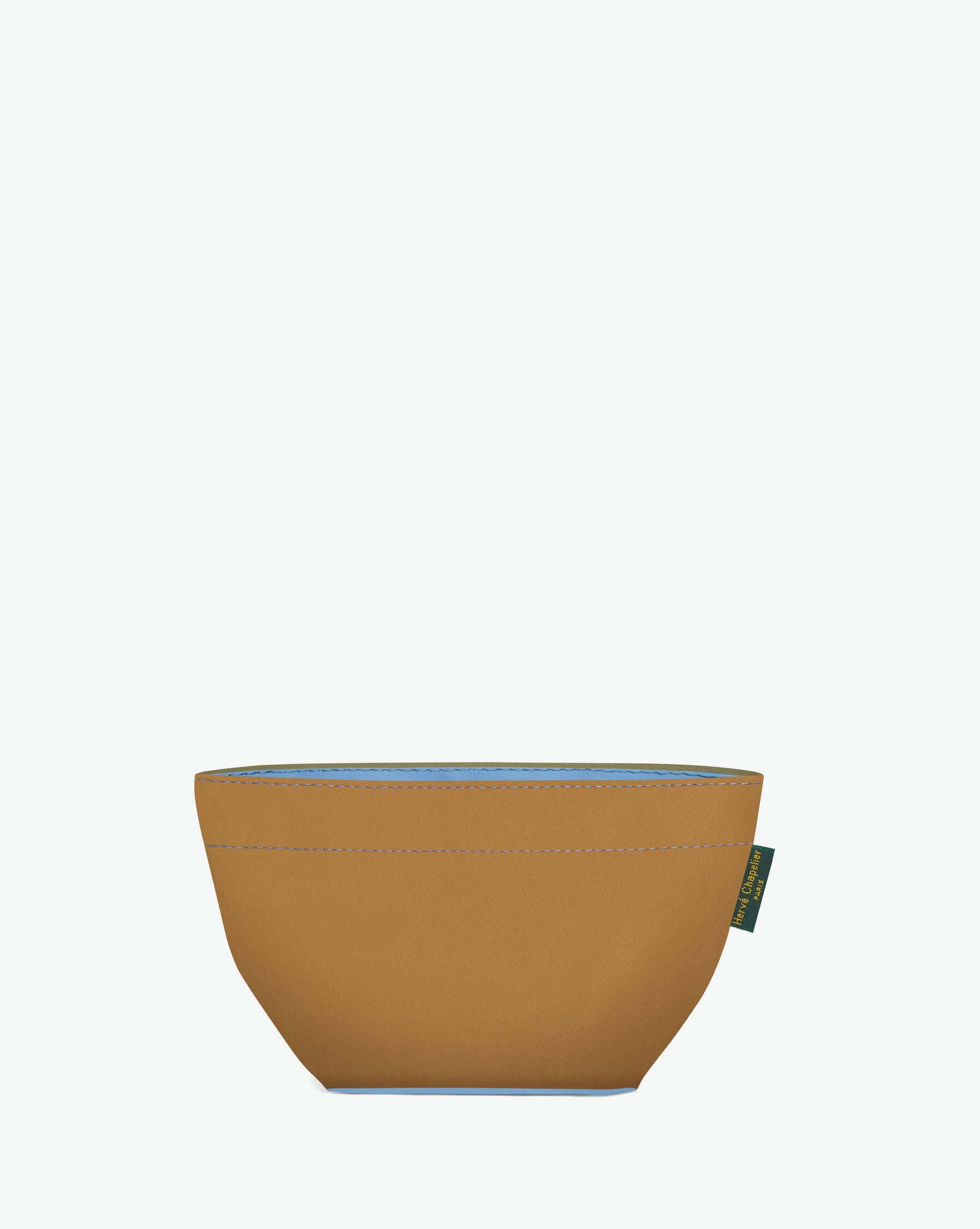 Packshot of a 927N mini tote with a square bottom and a zipper. The tote is made of solid nylon in an extra-small size. Mini cabas en nylon uni dans une taille XS