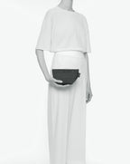 Packshot of a 927N mini tote with a square bottom and a zipper. The tote is made of solid nylon in an extra-small size. Mini cabas en nylon uni dans une taille XS
