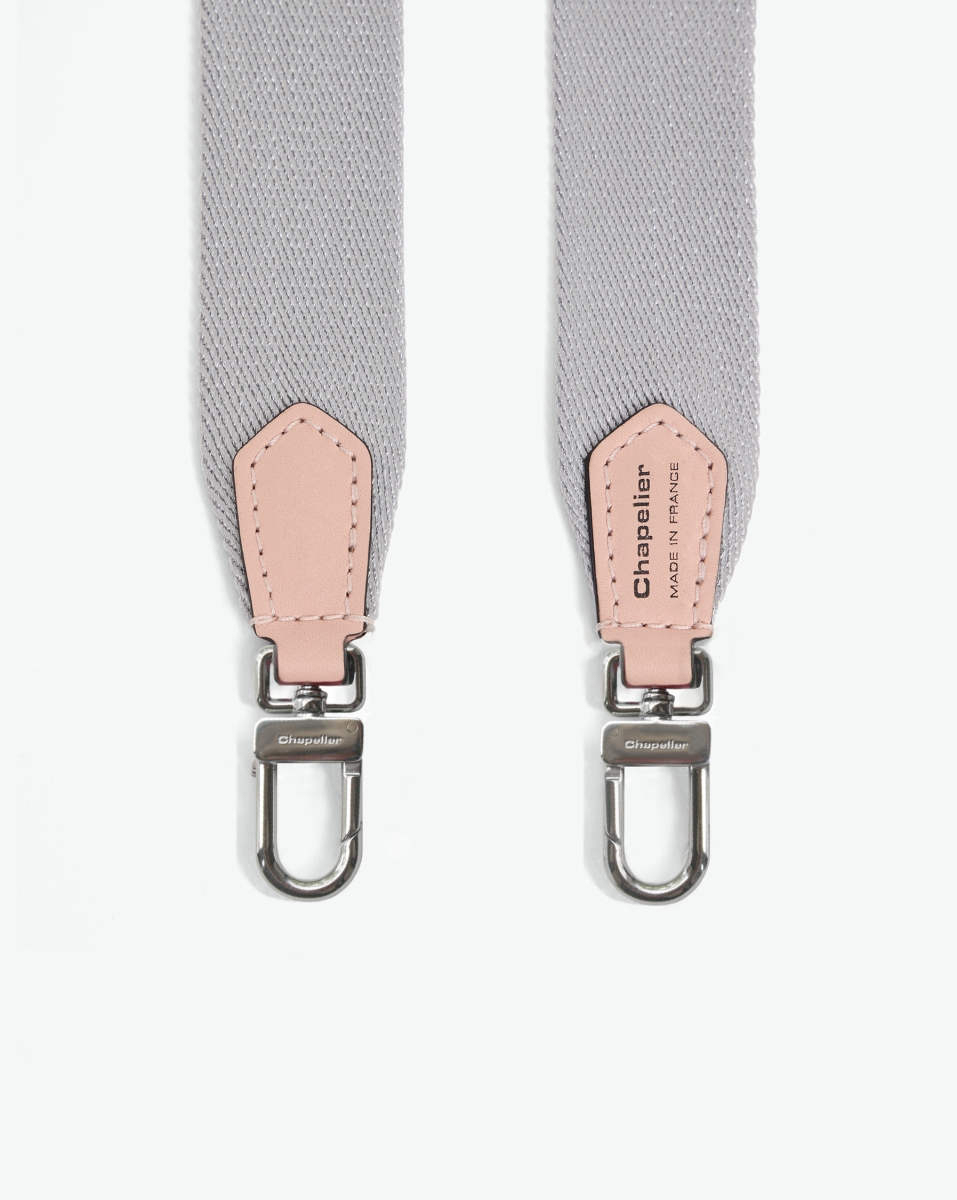 Hervé Chapelier -  - "Packshot of a 1662A shoulder strap
to hang on Hervé Chapelier bags.
The strap is made of leather and polyamide in a medium size.
Lanière bandoulière polyamide et cuir dans une taille M"