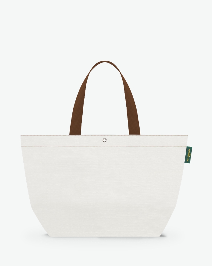 "Packshot of a 4014PP market tote bag
with long polyamide handles and a rectangular bottom.
The bag is made of polyethylene in a large size.
Sac cabas marche a poignees longues en polyethylene dans un format L"