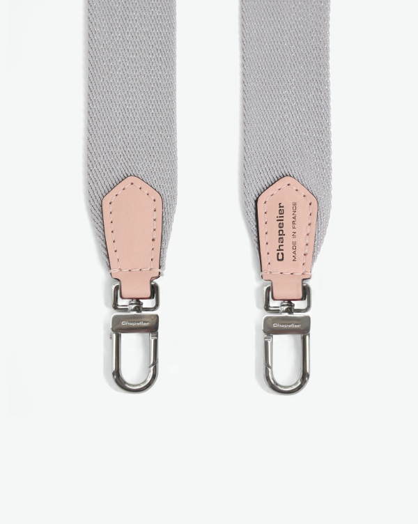 Hervé Chapelier -  - "Packshot of a 1662A shoulder strap
to hang on Hervé Chapelier bags.
The strap is made of leather and polyamide in a medium size.
Lanière bandoulière polyamide et cuir dans une taille M"