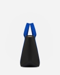 "Packshot of a 615G tote bag rectangular bottom
with short polycotton handles and a snap button.
The bag is made of pebbled grain coated canvas.
Sac cabas a poignees courtes en toile enduite format M"