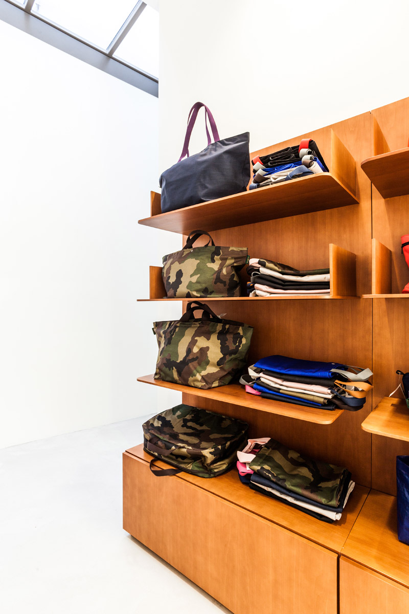 HERVE CHAPELIER - OFFICIAL WEBSITE - Bags made of pebbled grain